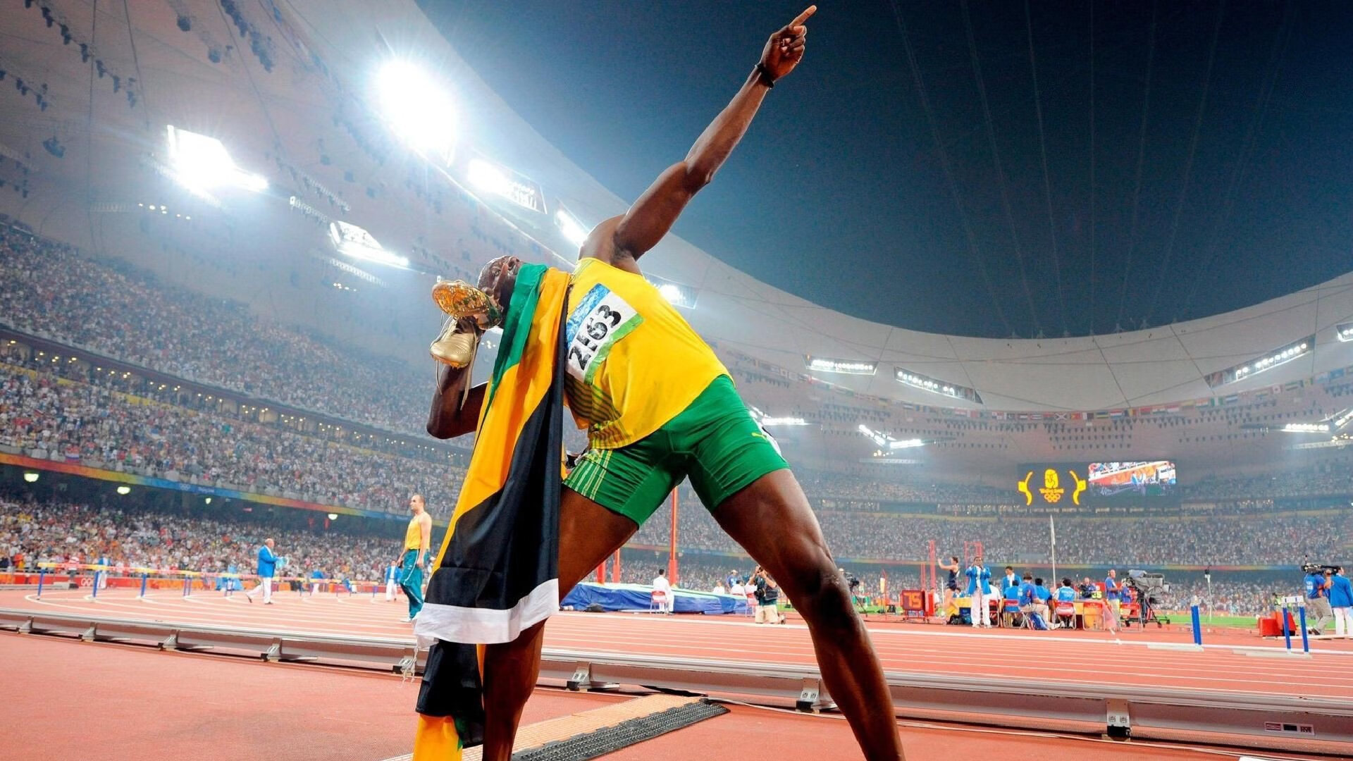 “伊万·戈梅斯的全能防守与精准传球,助力美洲狮队稳步推进世界橄榄球舞台”